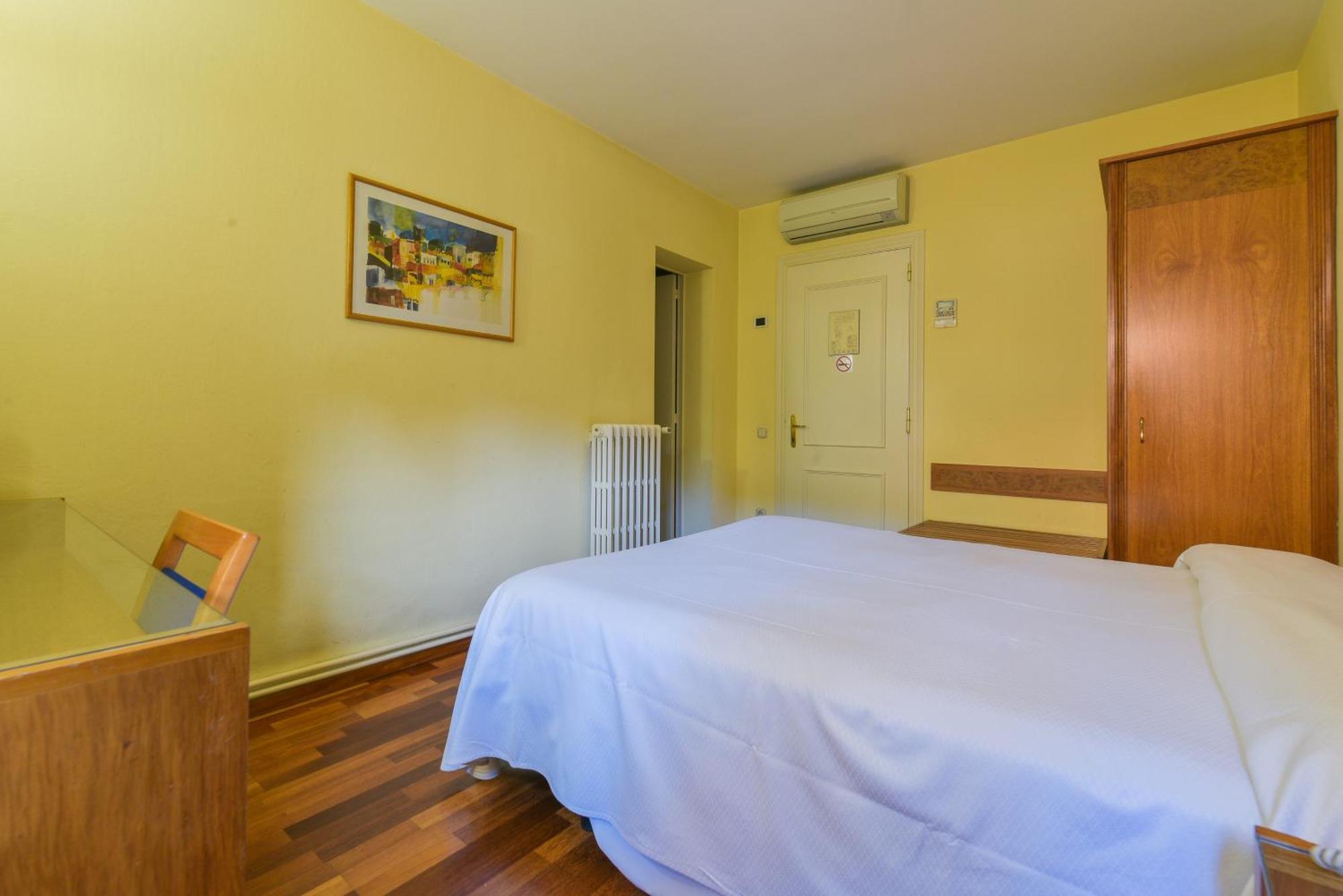 Hotel Robert La Pobla de Claramunt ภายนอก รูปภาพ