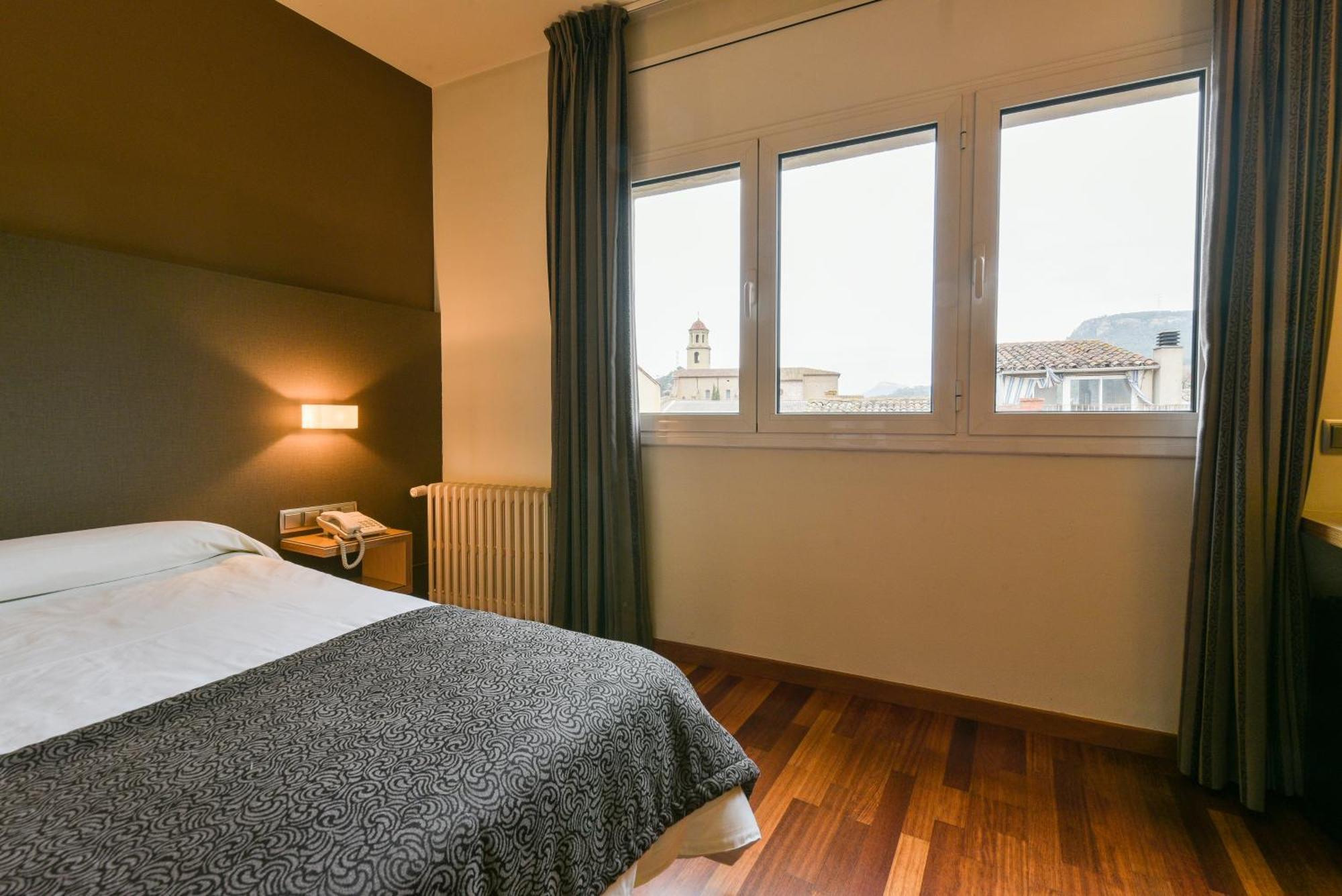 Hotel Robert La Pobla de Claramunt ภายนอก รูปภาพ